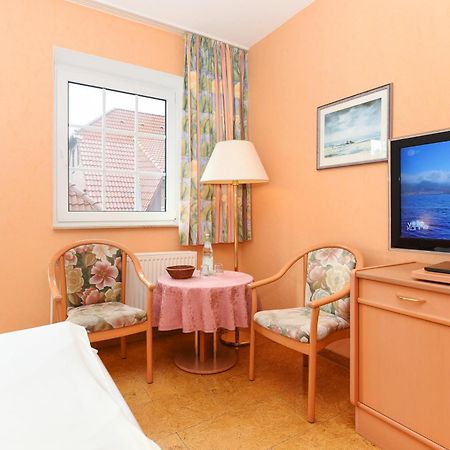 Hotel-Pension Stoertebeker Бензерзиль Экстерьер фото