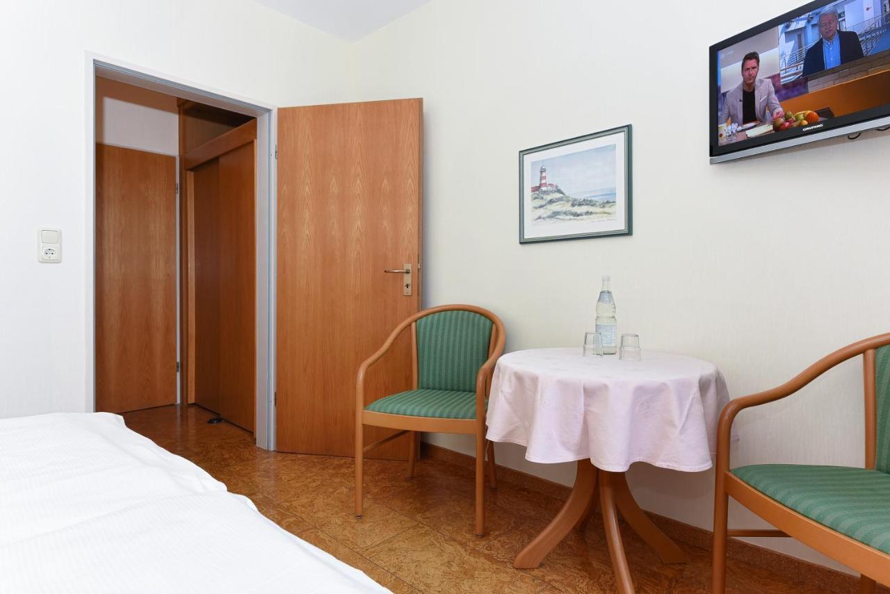Hotel-Pension Stoertebeker Бензерзиль Экстерьер фото